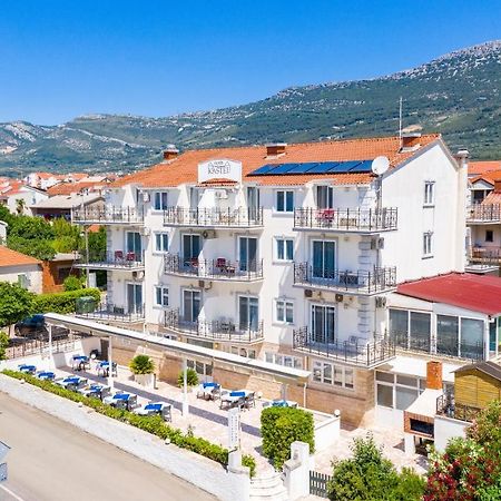 Hotel Aqua - Guest Rooms & Suites Kaštela エクステリア 写真
