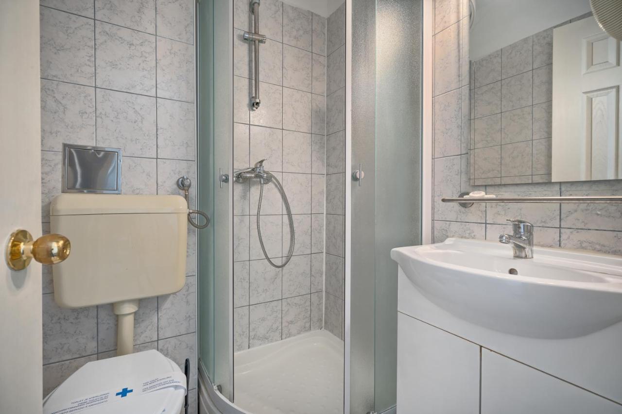 Hotel Aqua - Guest Rooms & Suites Kaštela エクステリア 写真