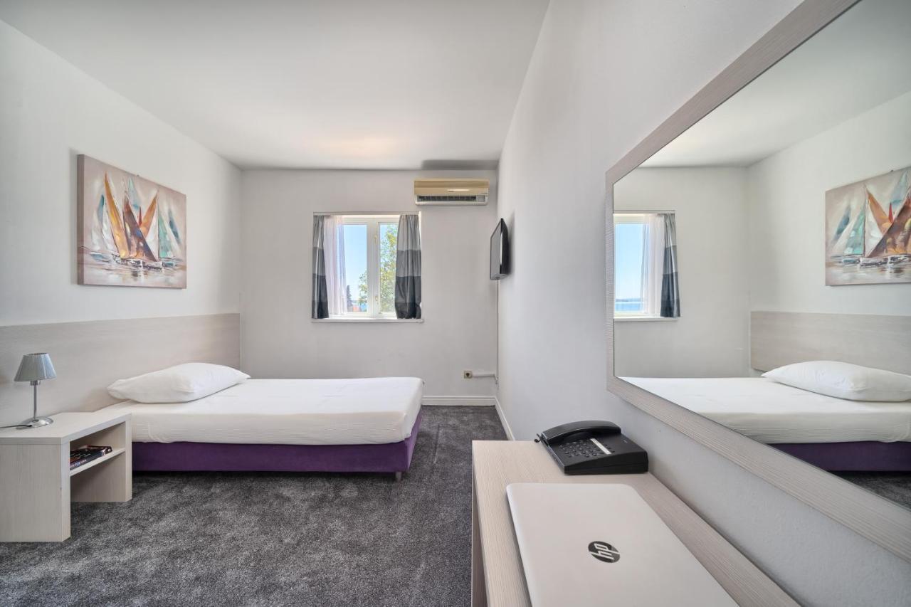 Hotel Aqua - Guest Rooms & Suites Kaštela エクステリア 写真