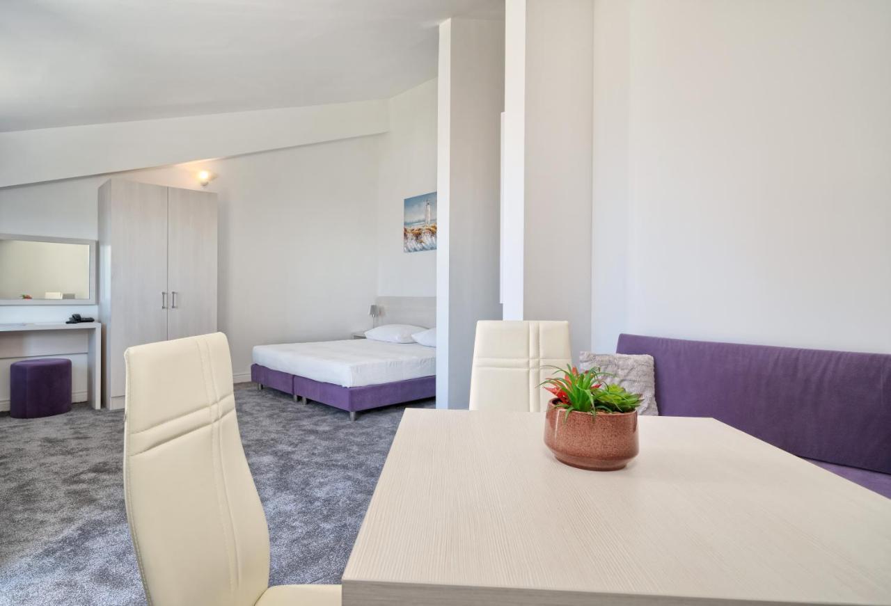 Hotel Aqua - Guest Rooms & Suites Kaštela エクステリア 写真
