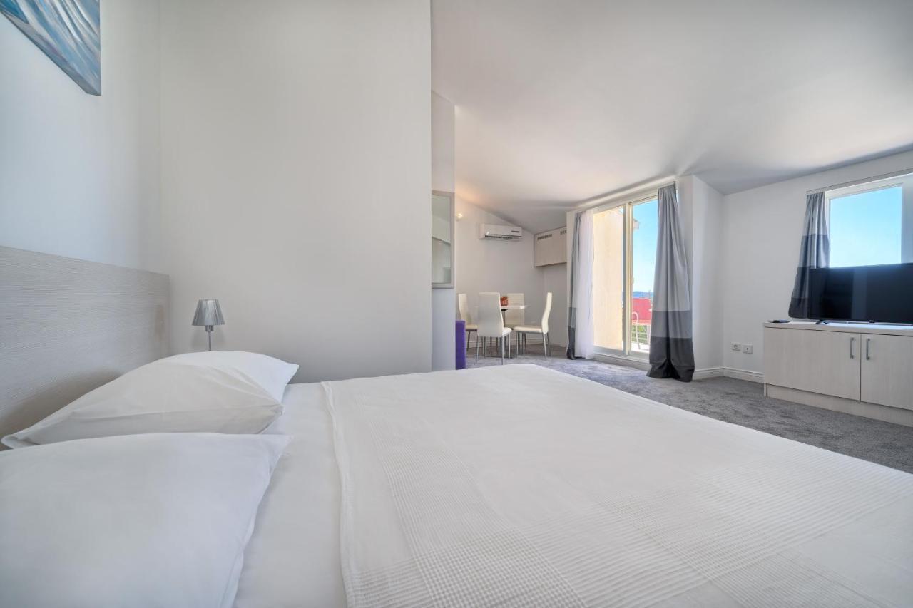 Hotel Aqua - Guest Rooms & Suites Kaštela エクステリア 写真