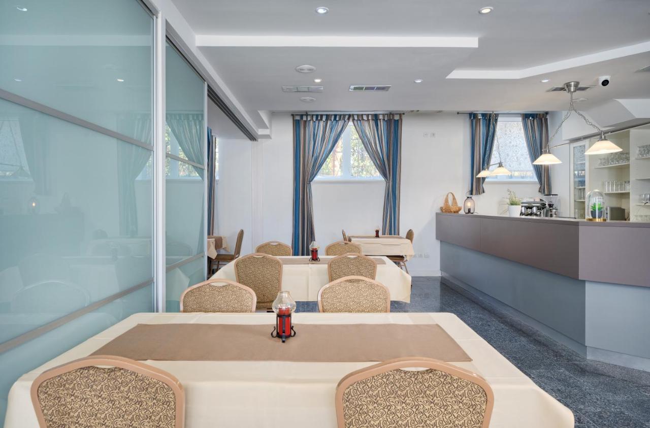 Hotel Aqua - Guest Rooms & Suites Kaštela エクステリア 写真
